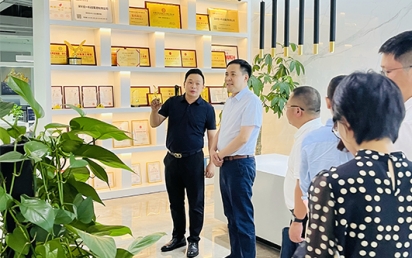 龙华民治街道张高攀书记莅临云海游戏考察、指导，助力云海游戏持续健康发展！